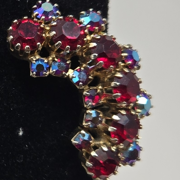 Vintage Aurora Borealis Rhinestones Clip On Vibrant Red & Blue Womens Earrings - Picture 5 of 9